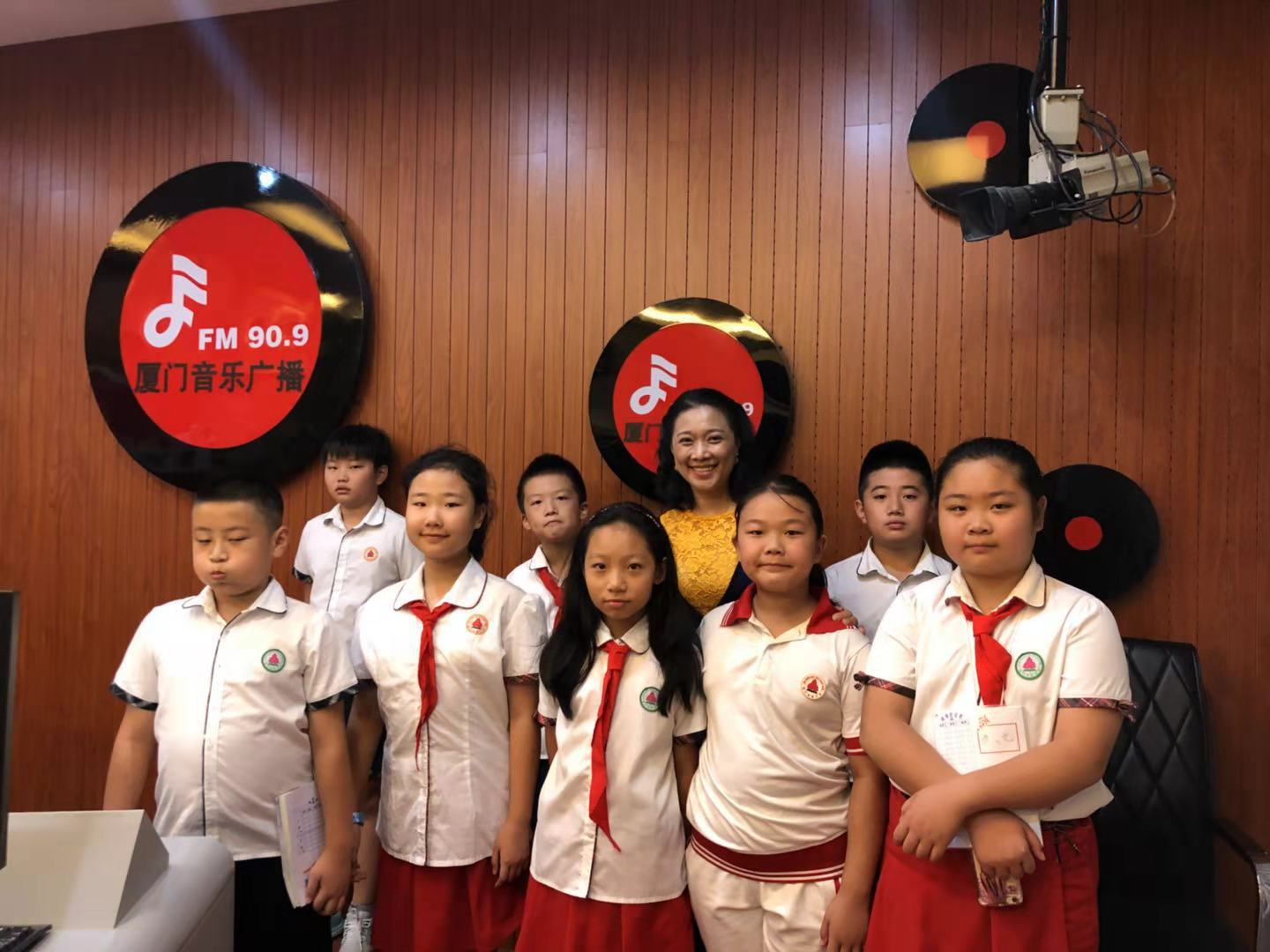 厦门实验小学"向日葵小队"向祖国唱生日赞歌_大美